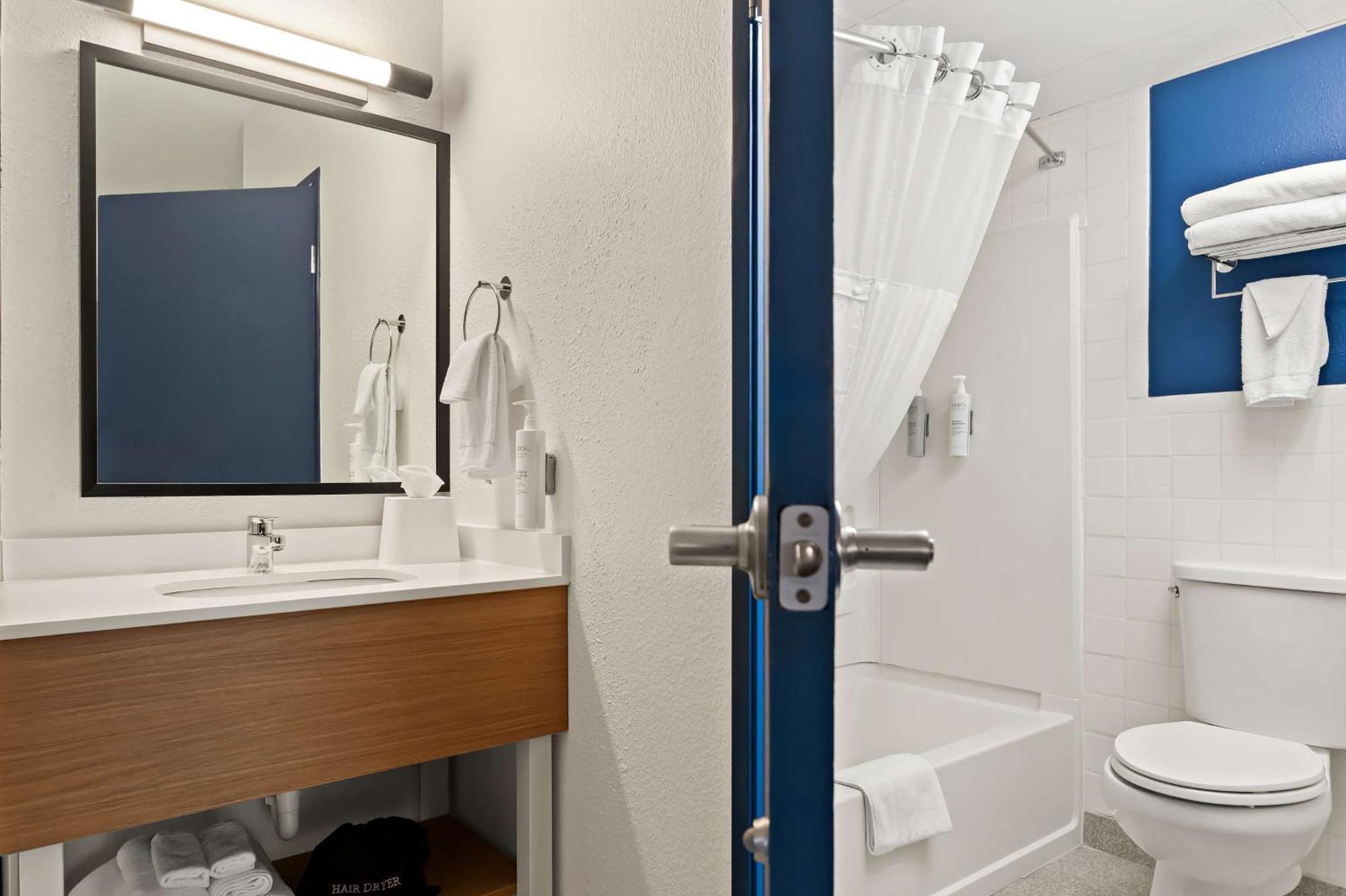 Spark By Hilton Wichita East Bagian luar foto