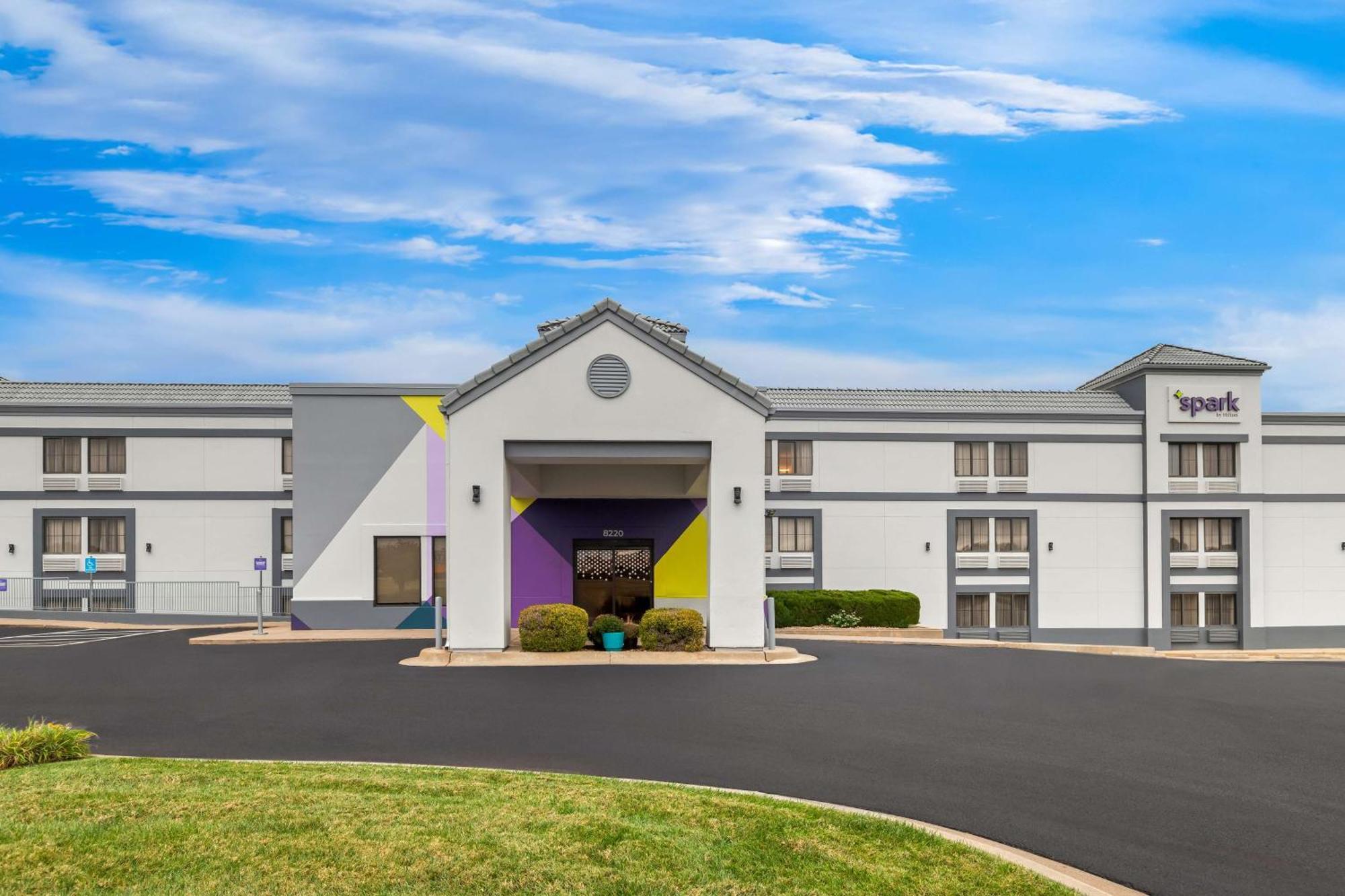 Spark By Hilton Wichita East Bagian luar foto