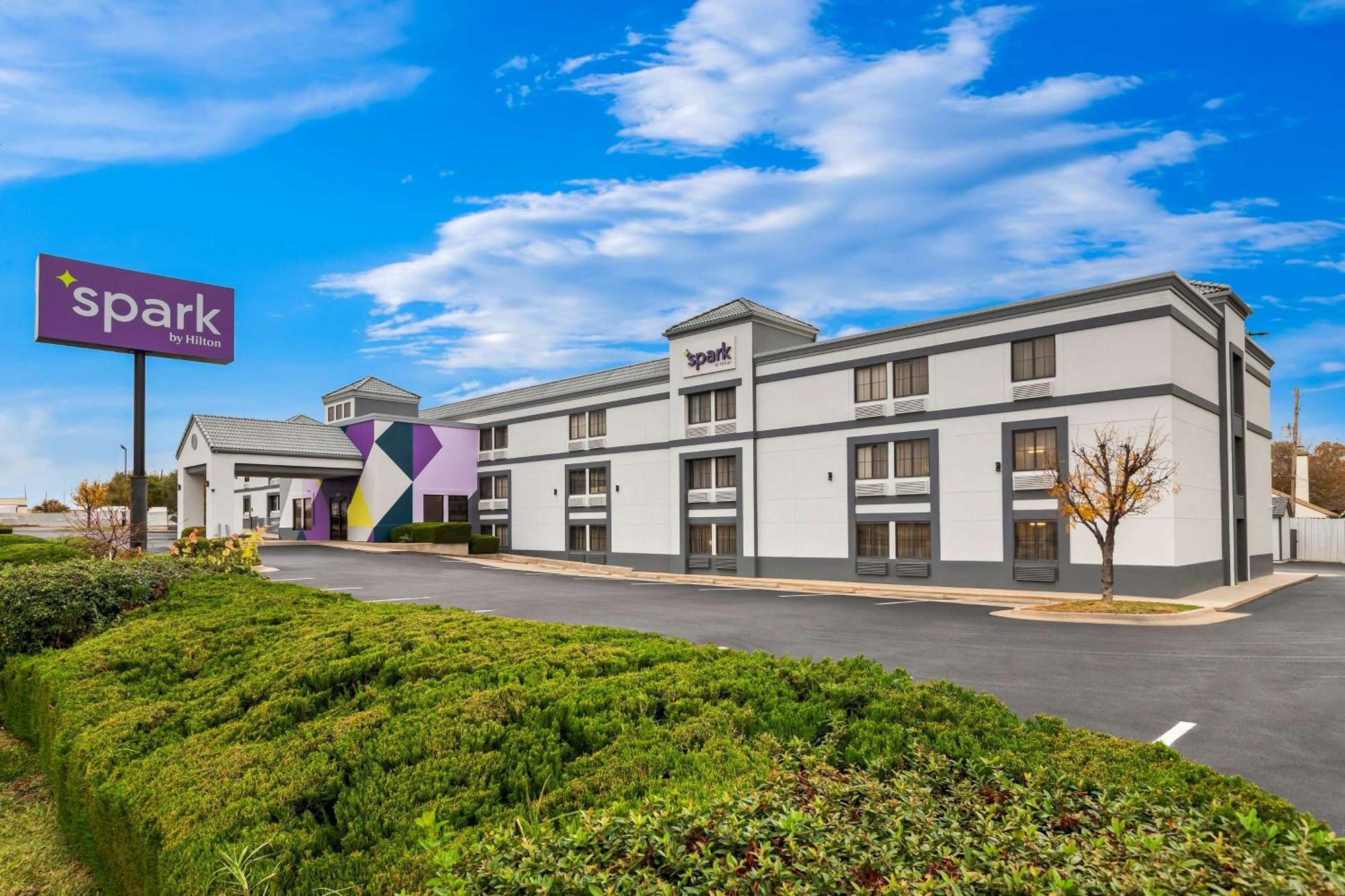 Spark By Hilton Wichita East Bagian luar foto